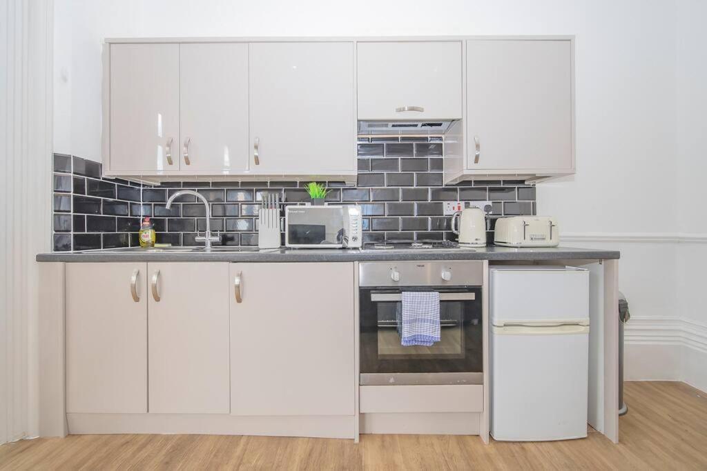 Flash Sales Offer - Any Week Day No Minimum Night Restrictions Central Hove 1 Bedroom Flat Bn38Bru02 Exteriör bild