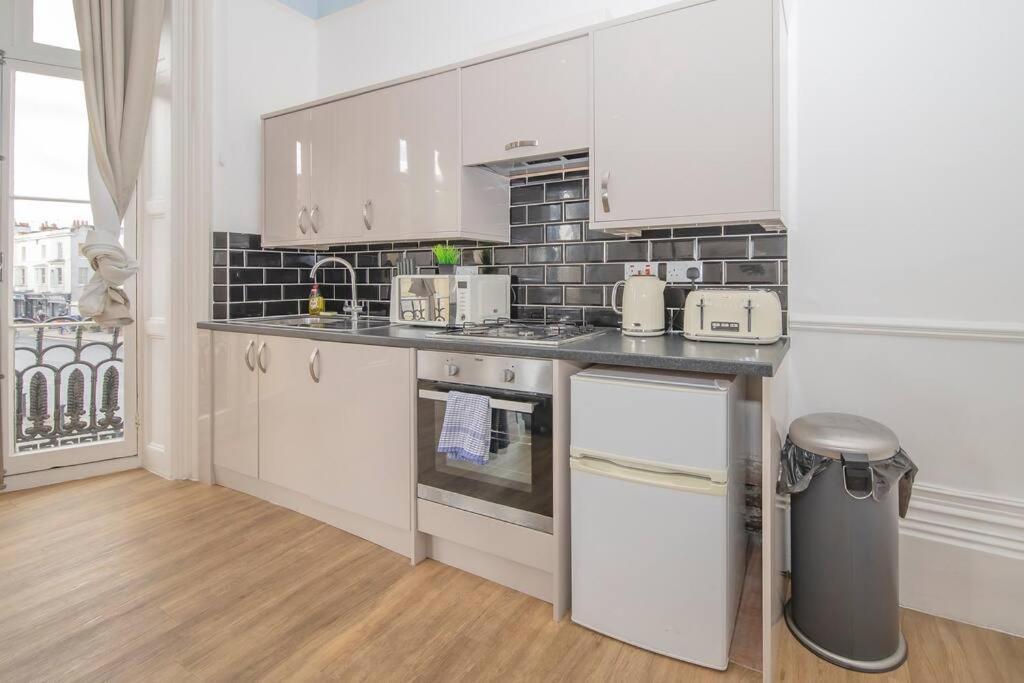 Flash Sales Offer - Any Week Day No Minimum Night Restrictions Central Hove 1 Bedroom Flat Bn38Bru02 Exteriör bild