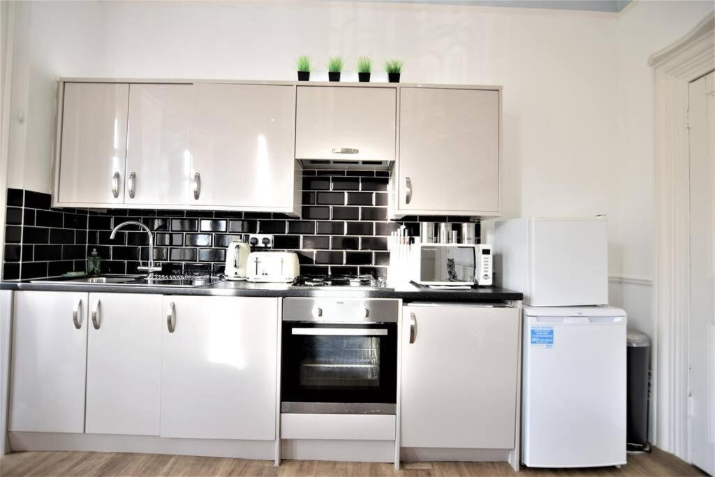Flash Sales Offer - Any Week Day No Minimum Night Restrictions Central Hove 1 Bedroom Flat Bn38Bru02 Exteriör bild